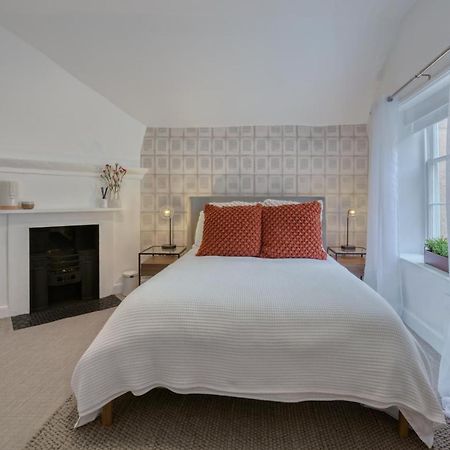 Beautiful Apartment On The Historic Rows チェスター エクステリア 写真