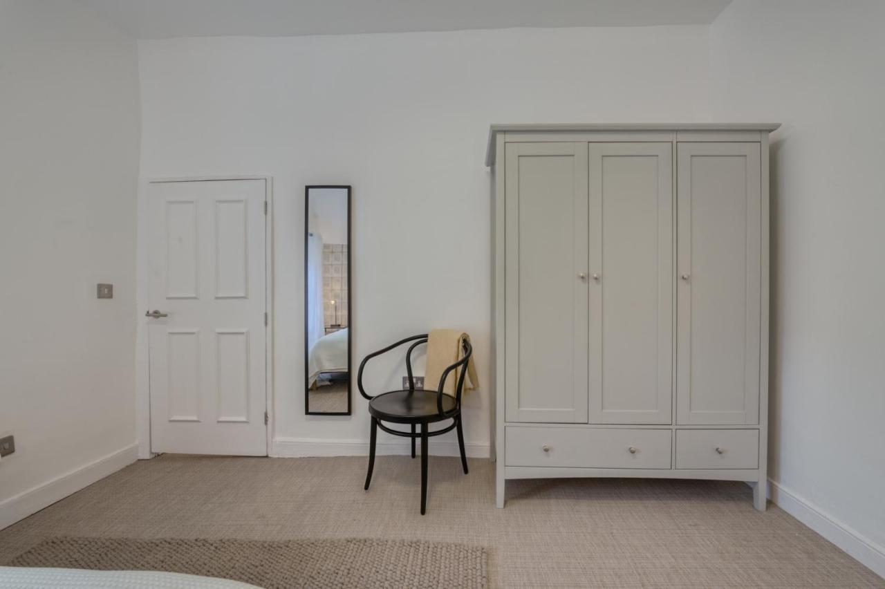 Beautiful Apartment On The Historic Rows チェスター エクステリア 写真