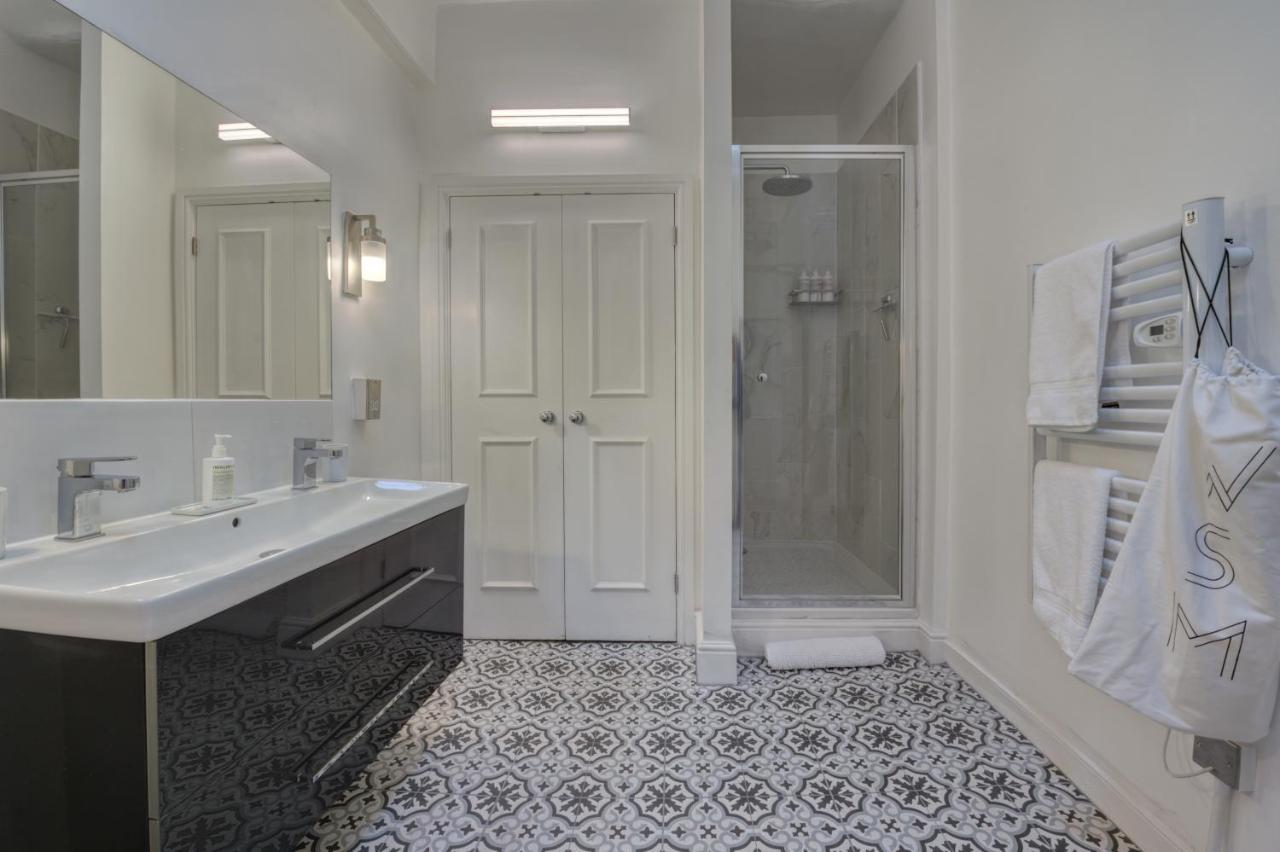Beautiful Apartment On The Historic Rows チェスター エクステリア 写真