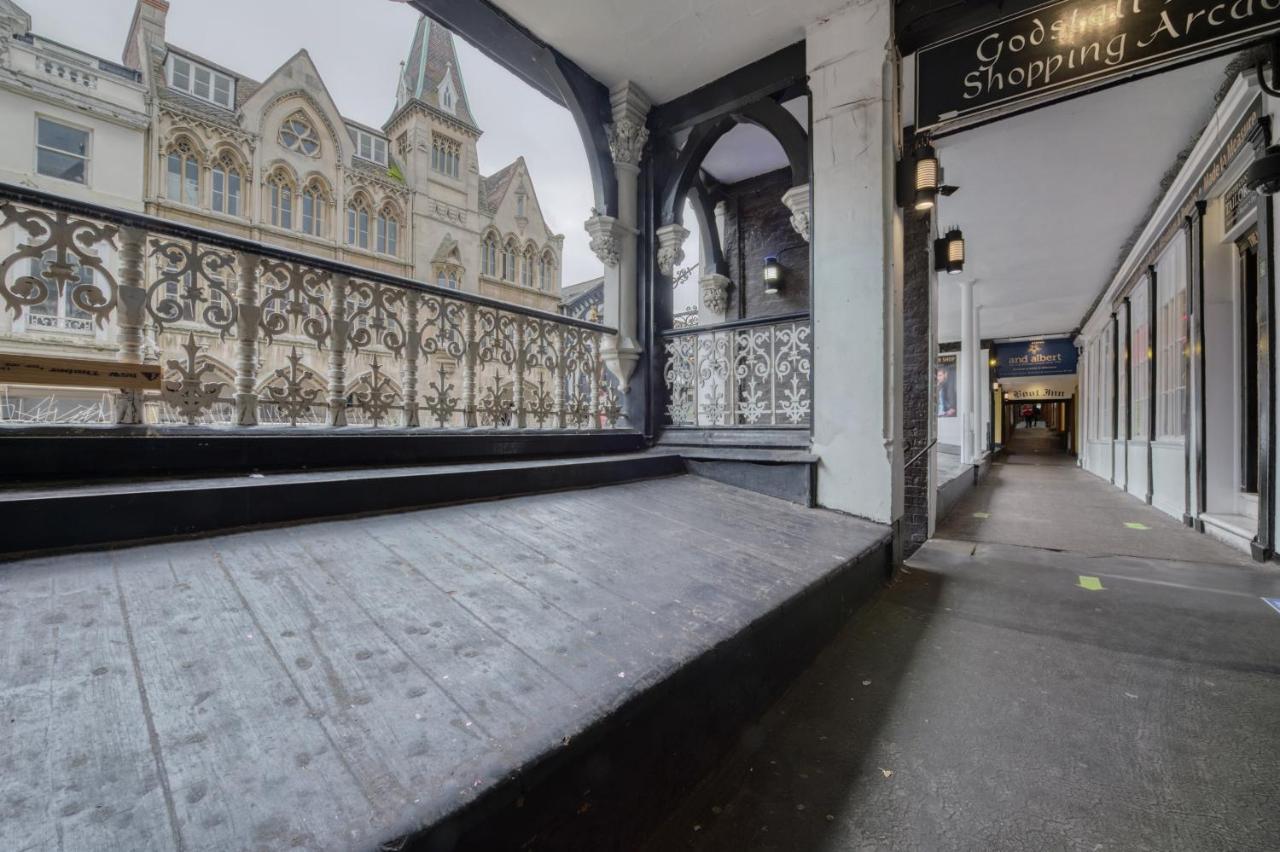Beautiful Apartment On The Historic Rows チェスター エクステリア 写真